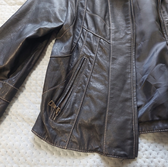 Ana Women's Black Leather Jacket with Faux Fur Collar - Picture 3 of 12